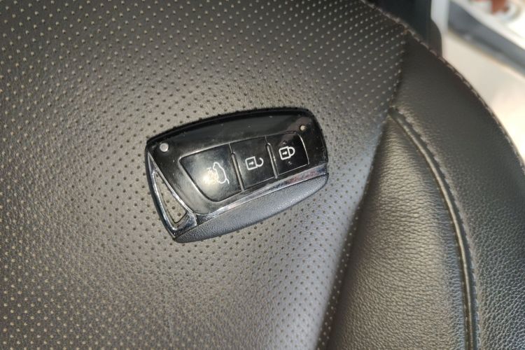 现代 胜达 2015款 2.0T 自动两驱智能型 5座中控内饰11