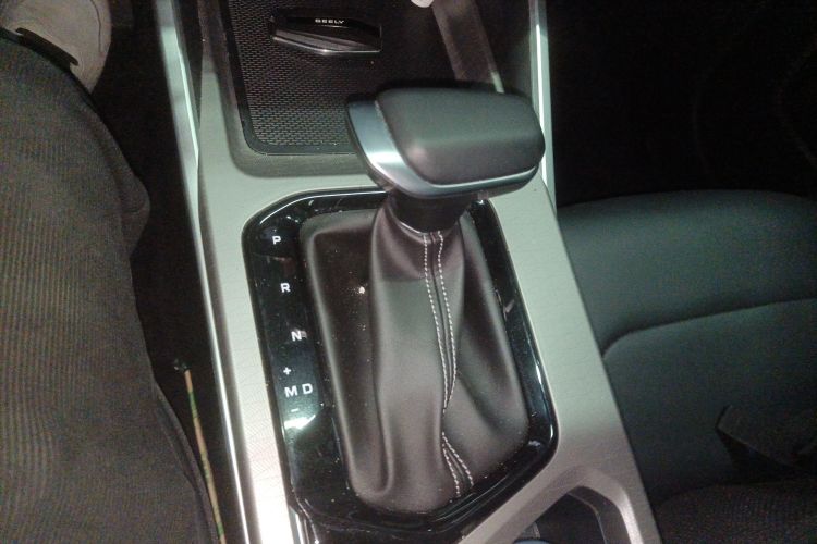 吉利汽车 帝豪 2026款 第4代 400万纪念款 1.5L CVT飞越型中控内饰18