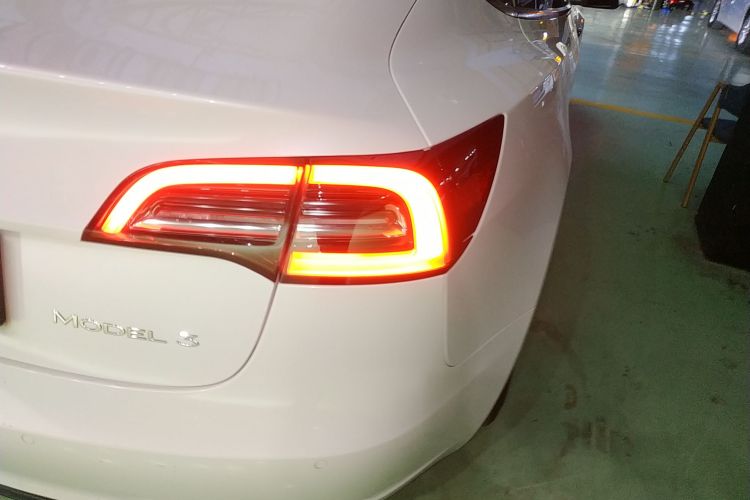 特斯拉 Model 3 2021款 标准续航后驱升级版车身外观6006