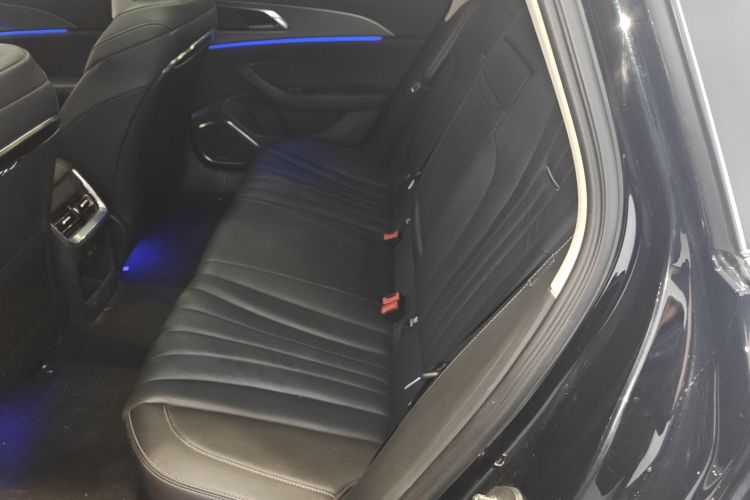 红旗H5 2024款 2.0T 自动智联旗畅版中控内饰7004