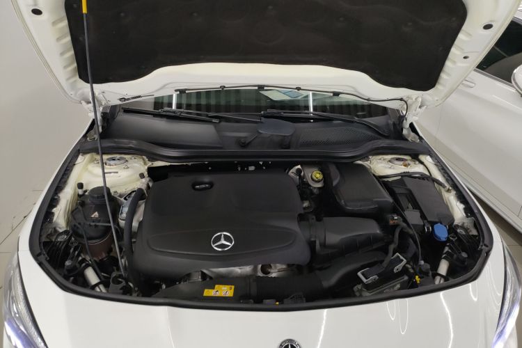 奔驰CLA 2018款 CLA 220 4MATIC机舱底盘24