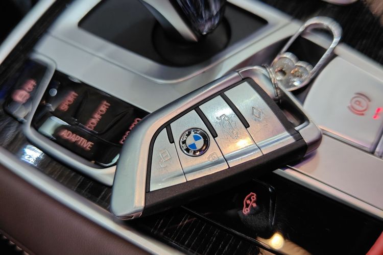 宝马7系 2019款 740Li 领先型 M运动套装中控内饰11