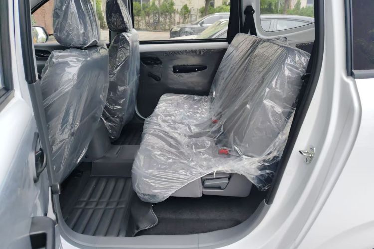 五菱汽车 五菱宏光新能源 2025款 增程式混动 50KM 标准型中控内饰7004