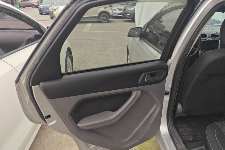 福特 福克斯 2013款 两厢经典 1.8L 自动基本型中控内饰49