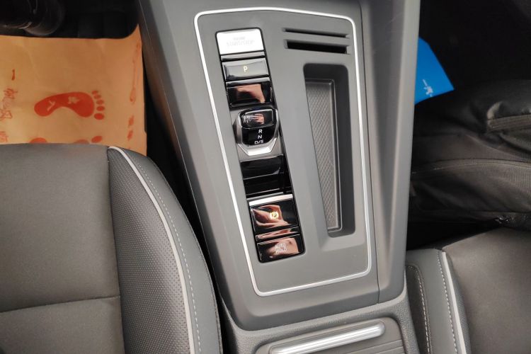 大众 高尔夫 2023款 改款 280TSI DSG R-Line中控内饰18