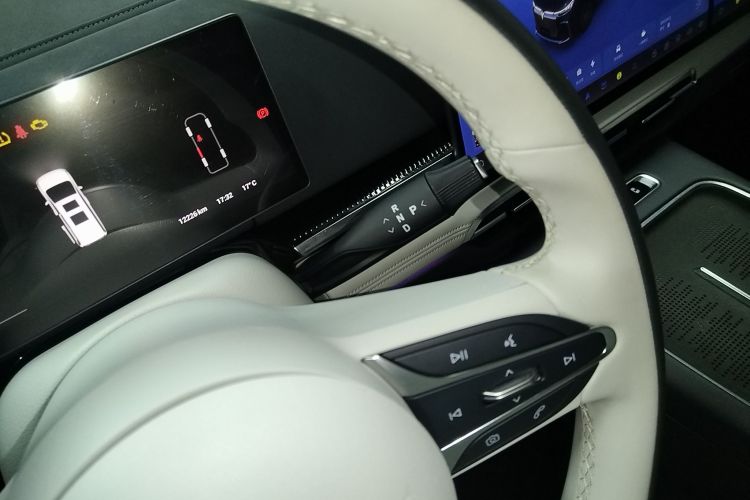 岚图汽车 岚图梦想家 2025款 PHEV 四驱旗舰鲲鹏版中控内饰18