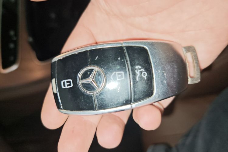 奔驰E级 2023款 E 300 L 豪华型中控内饰11