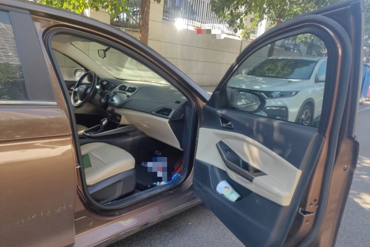 福特 福睿斯 2015款 1.5L 自动时尚型局部细节9005