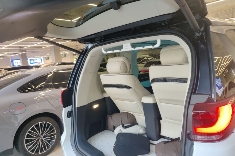 广汽传祺 传祺M8 2023款 大师系列 390T 四座御尊版机舱底盘23