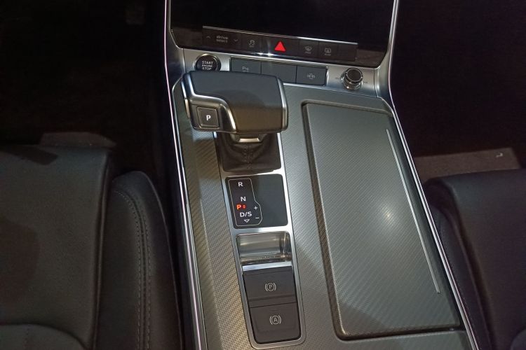 奥迪A6L 2022款 40 TFSI 豪华致雅型中控内饰18