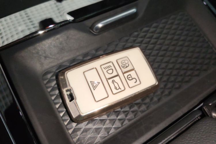 路虎 揽胜极光 2020款 249PS R-DYNAMIC SE 运动科技版中控内饰11