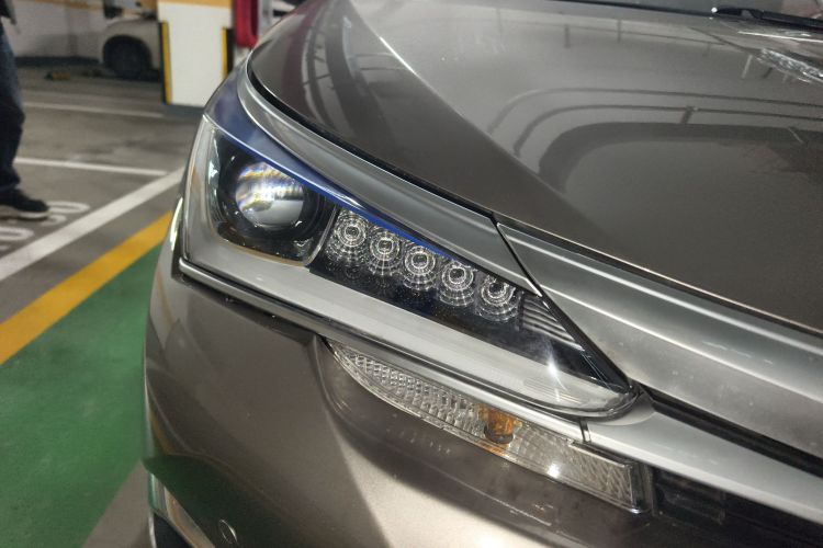 丰田 卡罗拉 2016款 双擎 1.8L E-CVT精英版车身外观8