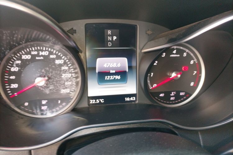 奔驰C级 2017款 改款 C 180 L 时尚型中控内饰15