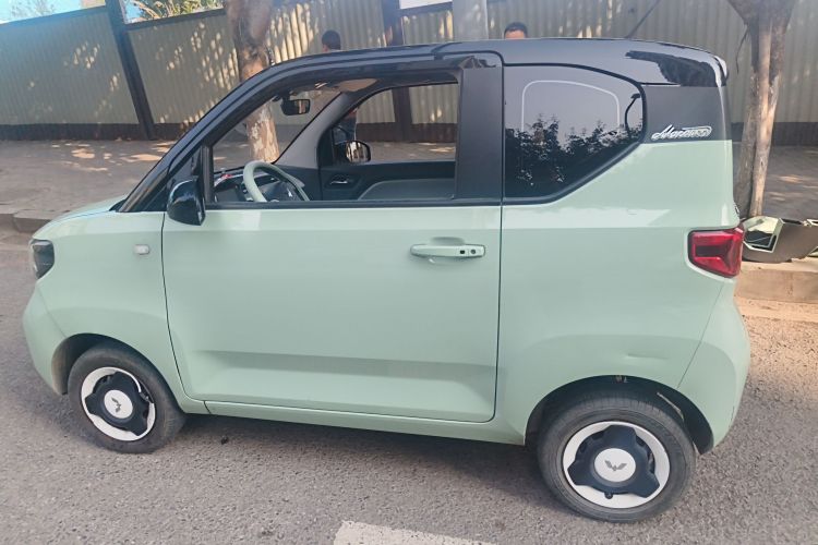 五菱汽车 宏光MINIEV 2021款 马卡龙夹心款 120km 磷酸铁锂车身外观4