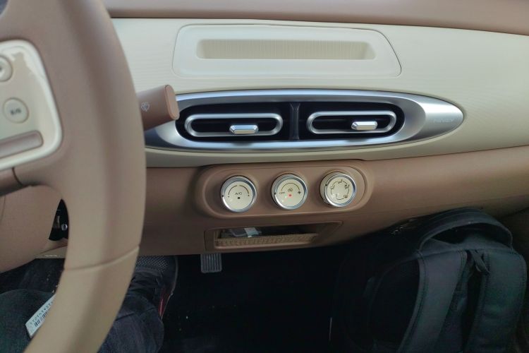 五菱汽车 宏光MINIEV 2025款 四门版 进阶款中控内饰16