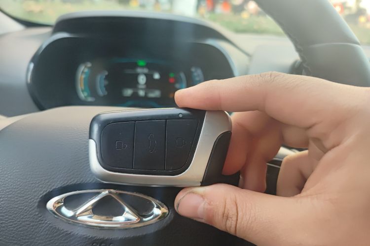 奇瑞 小蚂蚁 2022款 甜粉款 全糖版 磷酸铁锂 30kW 301km中控内饰11