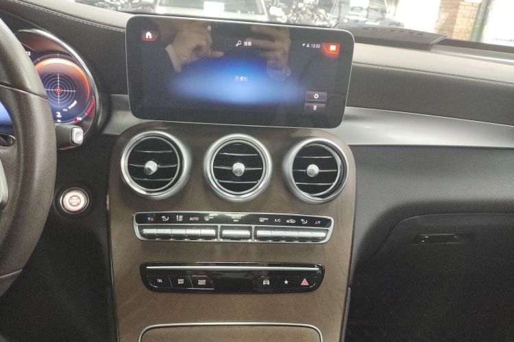 奔驰GLC 2022款 改款 GLC 300 L 4MATIC 动感型臻藏版中控内饰16