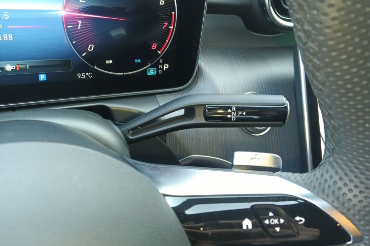 奔驰C级 2023款 改款 C 200 L 运动版中控内饰18