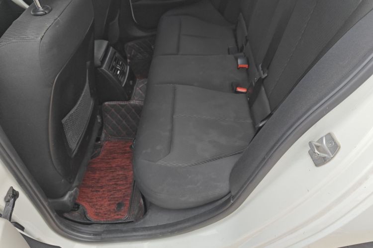 宝马1系(进口) 2015款 120i 领先型中控内饰21