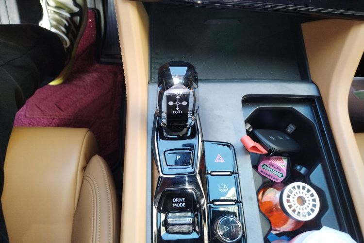 领克09 2021款 2.0T Ultra 六座中控内饰18