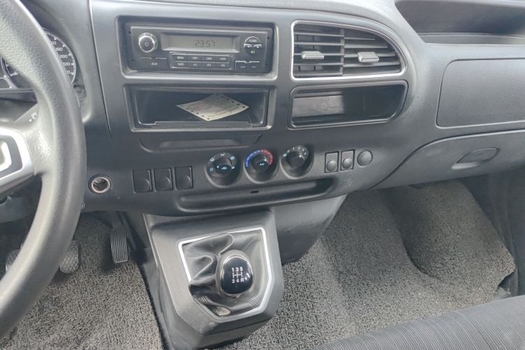 江铃 特顺 2021款 2.8T空间王金牛款短轴中高顶6座柴油国VI JX493中控内饰16