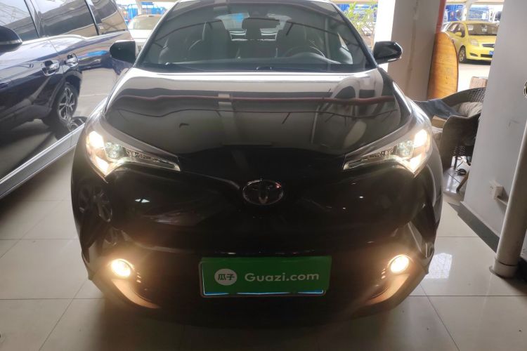 丰田C-HR 2020款 2.0L 领先版车身外观2