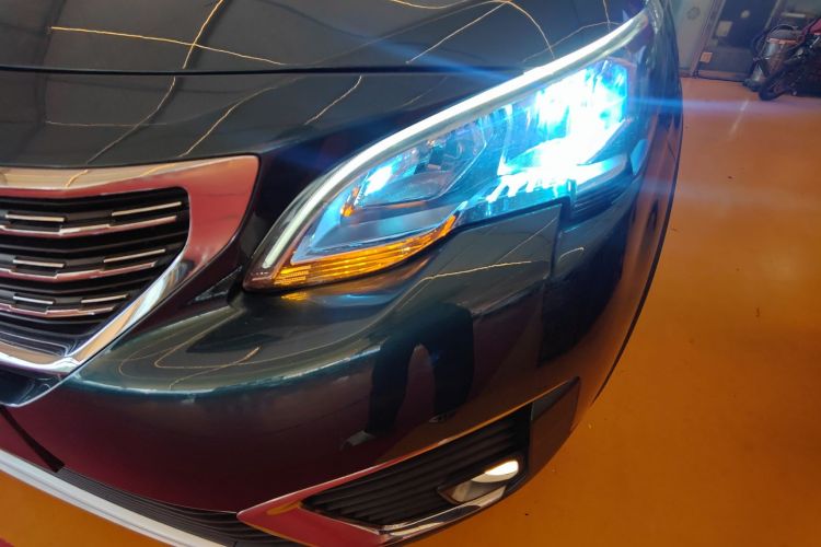 标致5008 2017款 380THP 7座精英版局部细节36