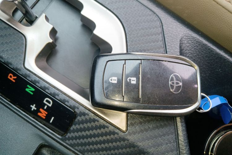 丰田 RAV4荣放 2013款 2.0L CVT四驱新锐版中控内饰7001