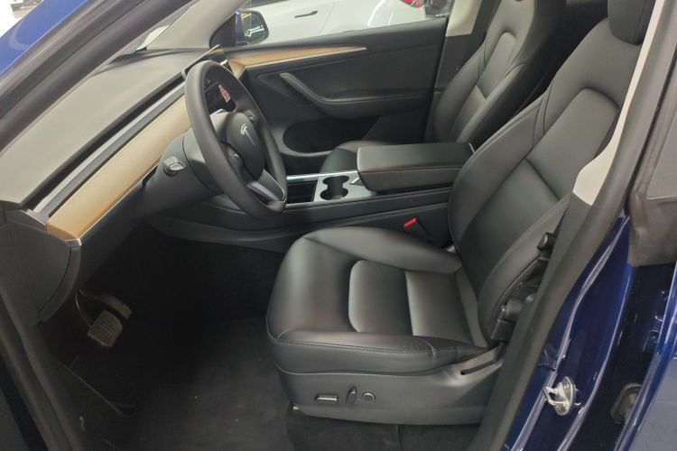 特斯拉 Model Y 2021款 长续航全轮驱动版中控内饰19