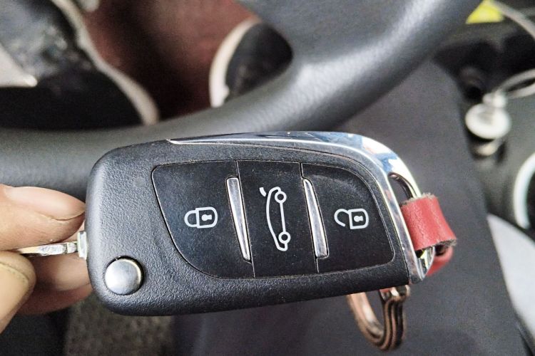 铃木 雨燕 2015款 1.5L 手动限定版中控内饰11