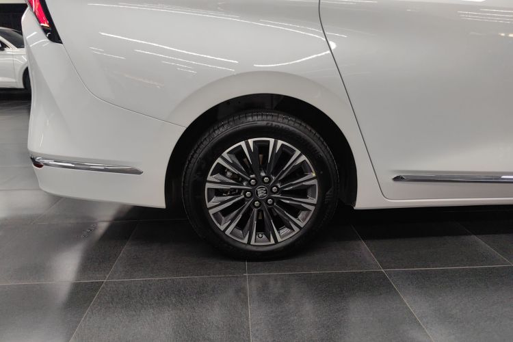 别克GL8 2025款 陆尊 智享版车身外观6008