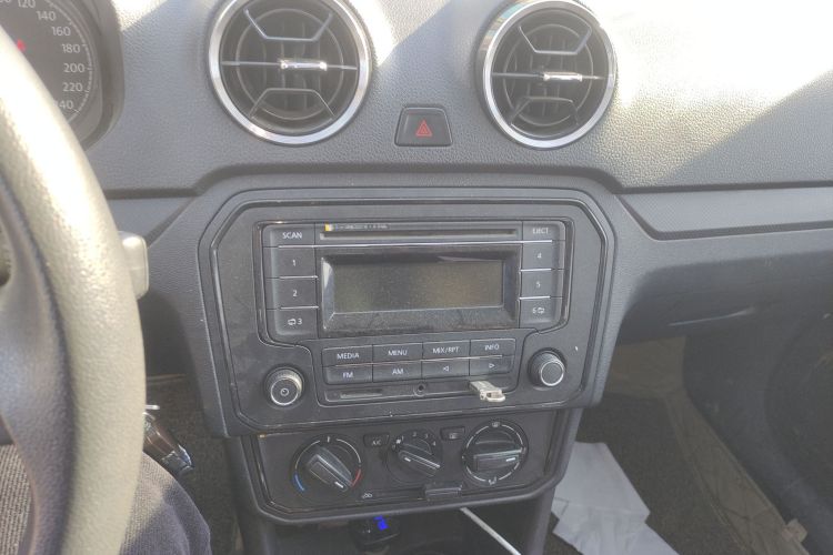 大众 捷达 2017款 1.4L 手动时尚型中控内饰16