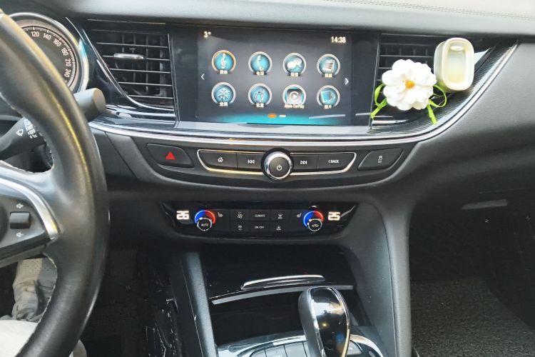 别克 君威 2019款 20T 精英型 国VI中控内饰16