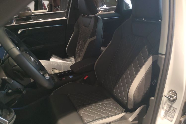 奥迪Q3 2024款 40 TFSI 时尚动感型中控内饰19