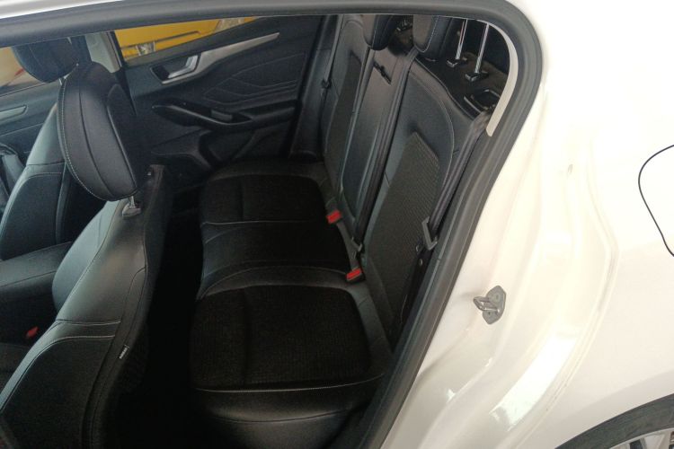 福特 福克斯 2020款 三厢 EcoBoost 180 自动锋潮型中控内饰21