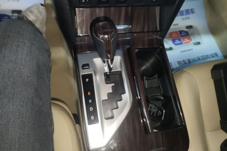 丰田 凯美瑞 2015款 双擎 2.5HG 豪华导航版中控内饰18