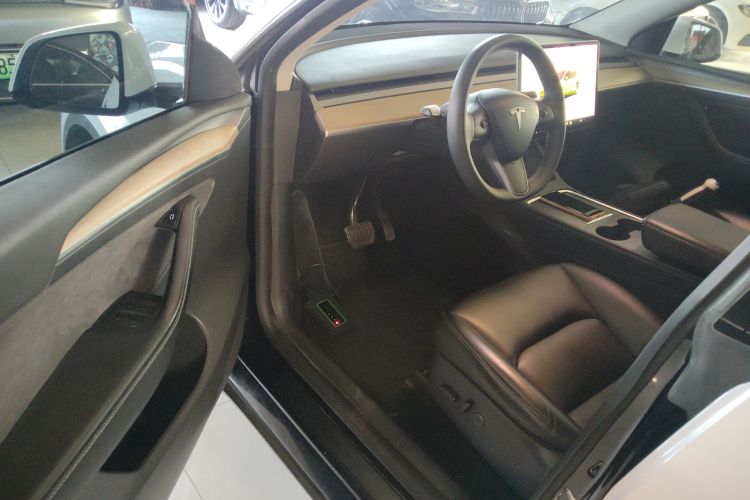 特斯拉 Model Y 2022款 后轮驱动版中控内饰7003