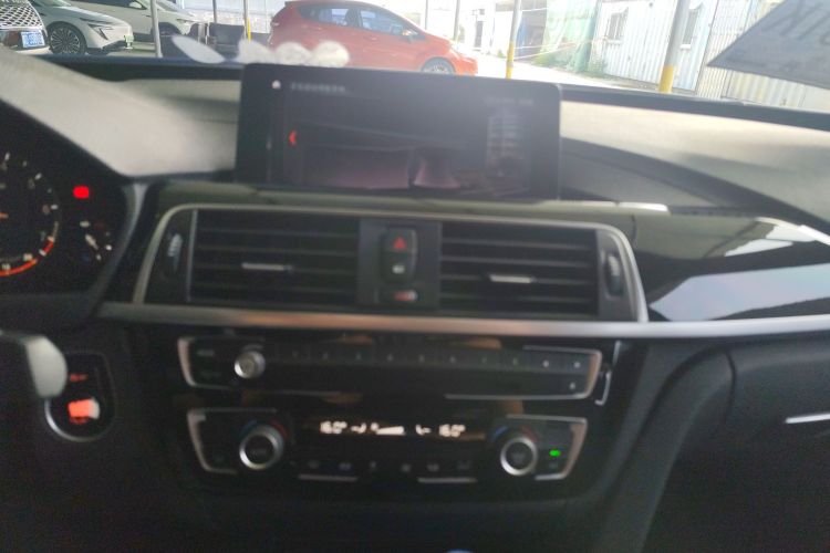 宝马3系GT 2020款 320i M运动套装中控内饰16