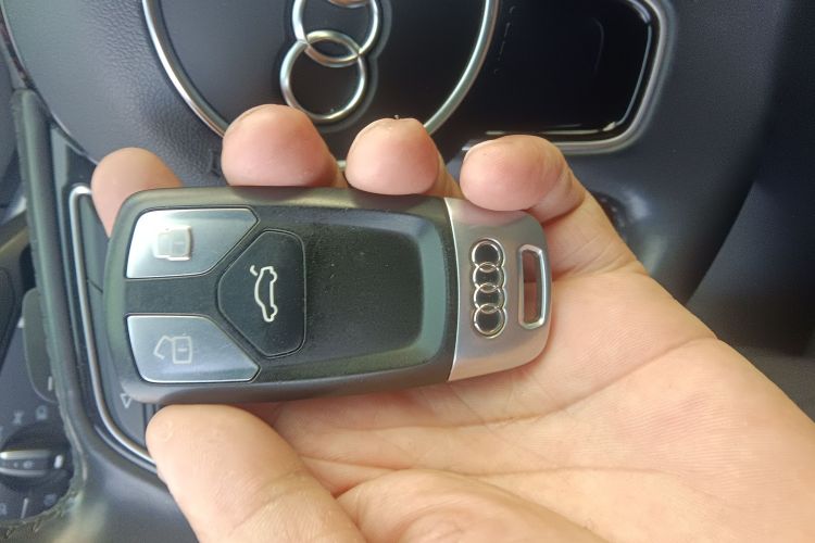 奥迪A4L 2018款 30周年年型 40 TFSI 时尚型中控内饰7001