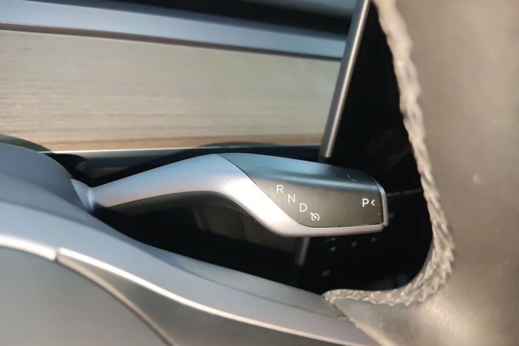 特斯拉 Model Y 2022款 长续航全轮驱动版中控内饰18