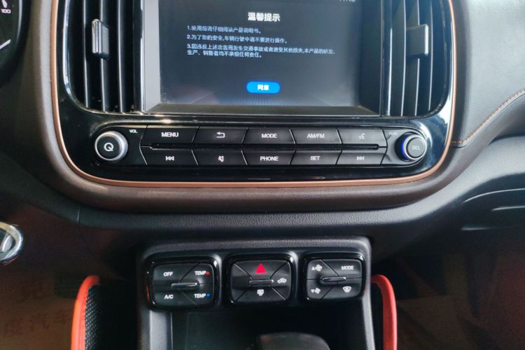 广汽传祺 传祺GS3 2017款 150N 自动精英版中控内饰16