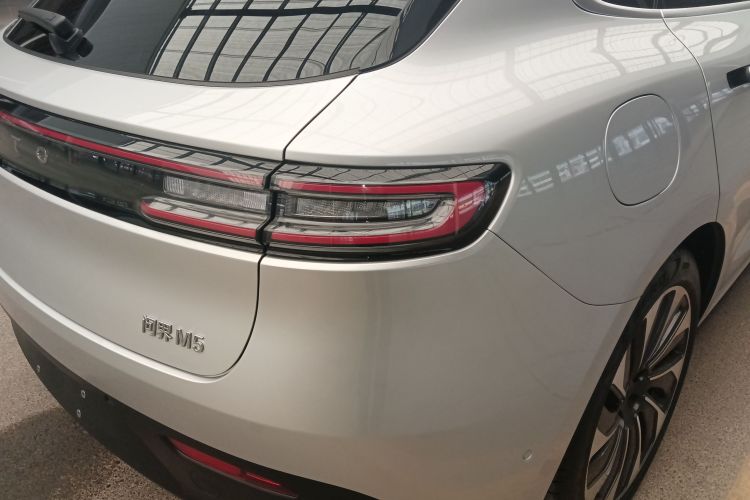 鸿蒙智行 问界M5 2022款 增程四驱旗舰版车身外观6006