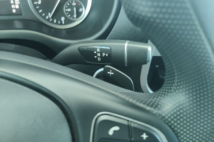 奔驰 威霆 2021款 2.0T 精英版 7座局部细节18