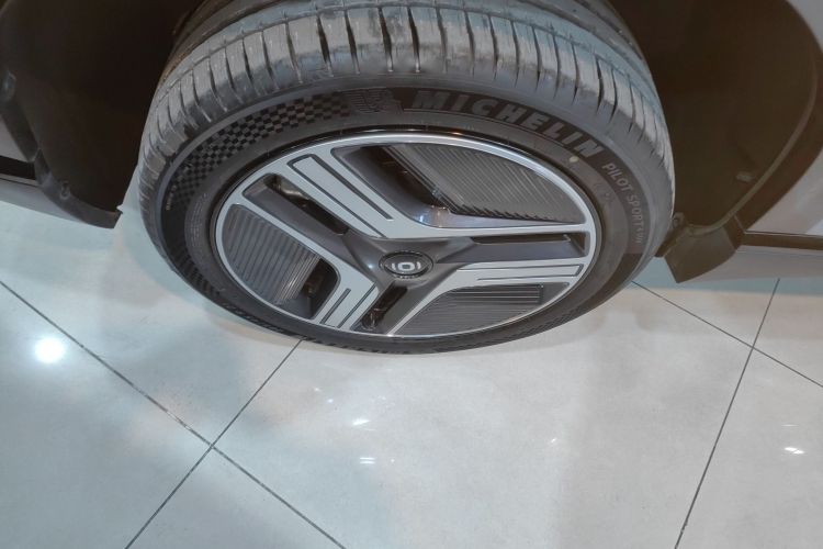 长安启源E07 2025款 纯电 四驱 90kWh Ultra高性能版车身外观6008