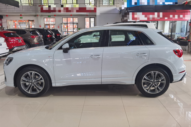 奥迪Q3 2024款 40 TFSI 时尚动感型车身外观4