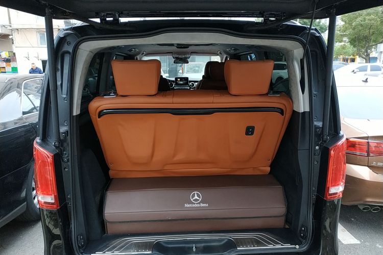 奔驰V级 2018款 V 260 领航版 国VI局部细节23