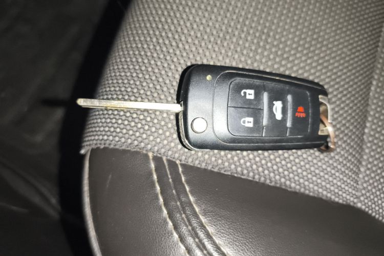 雪佛兰 科鲁兹 2013款 掀背 1.6T 自动旗舰型中控内饰11