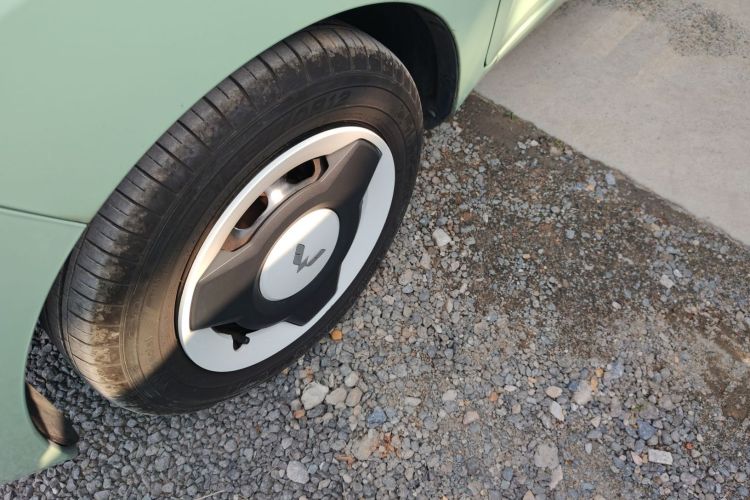 五菱汽车 宏光MINIEV 2021款 马卡龙臻享款 磷酸铁锂车身外观6007