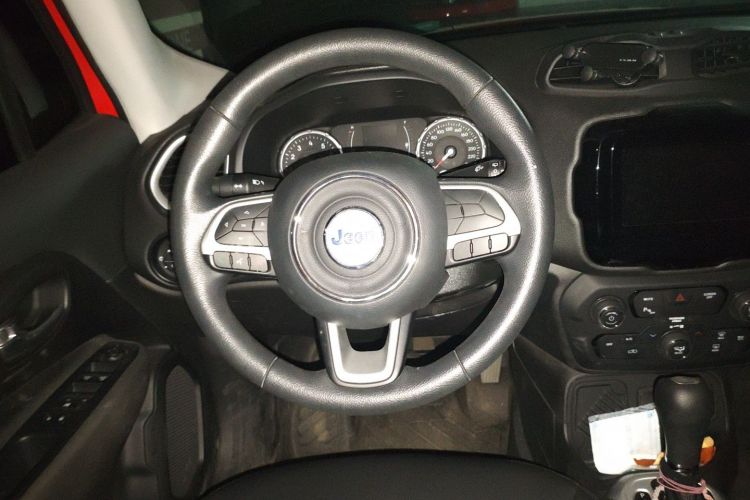 Jeep 自由侠 2019款 220T 自动领先版中控内饰13