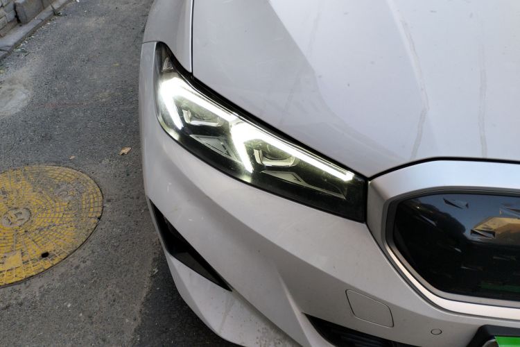 宝马i3 2024款 eDrive 35 L车身外观8